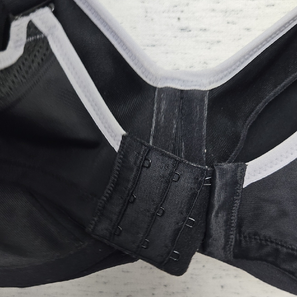 Wacoal Black and Gray Contour High Impact Sports Bra - Picture 4 of 7